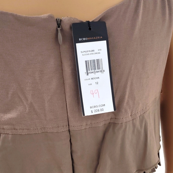 Lovely NWT BCBG summer dress size 12 missing belt and small mark under ruffle - Picture 4 of 8